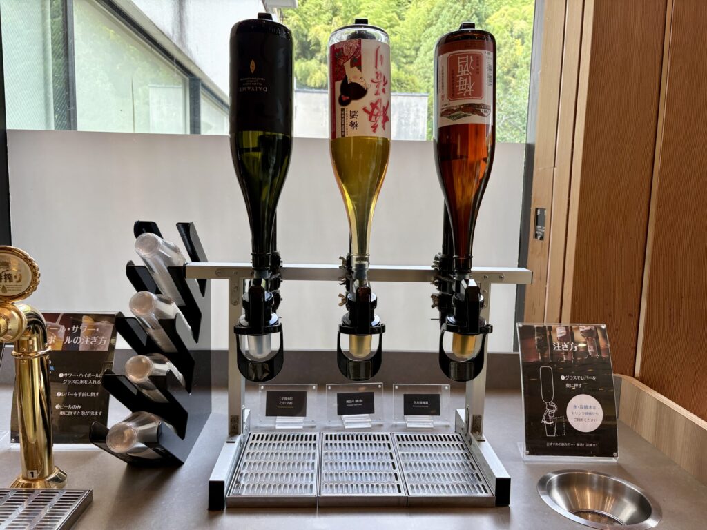 斉木別館のプレミアムラウンジ(ドリンク飲み放題)