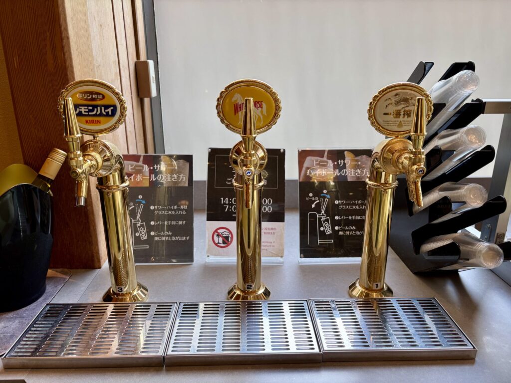 斉木別館のプレミアムラウンジ(ドリンク飲み放題)